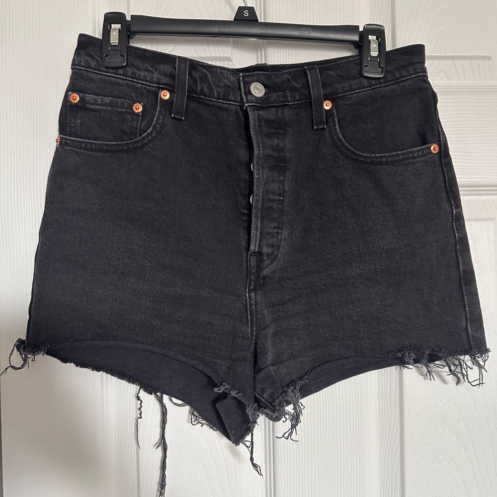 Levi’s Ribcage Shorts